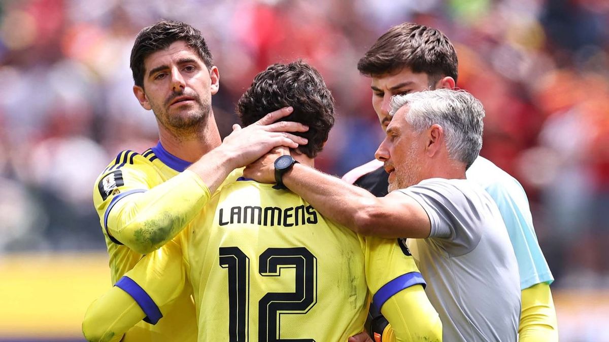 Thibaut Courtois makes honest Senne Lammens comment after mistake eliminates Belgium from World Cup cover