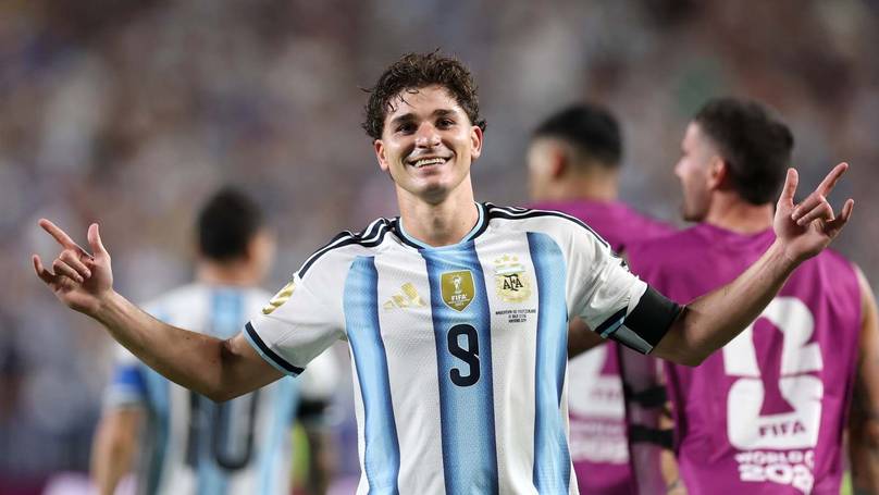 Julian Alvarez Premier League transfer bombshell drops just hours after goal in Argentina game cover