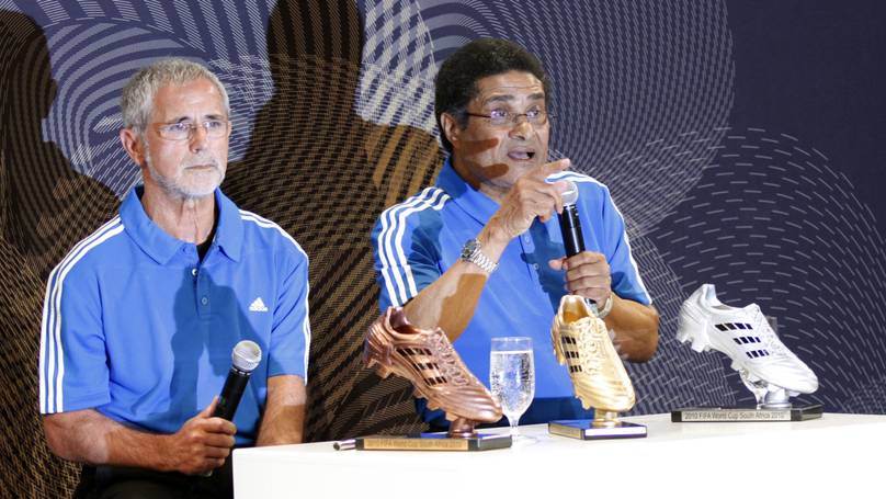 What happened when four players were tied for the Golden Boot at the 2010 World Cup cover