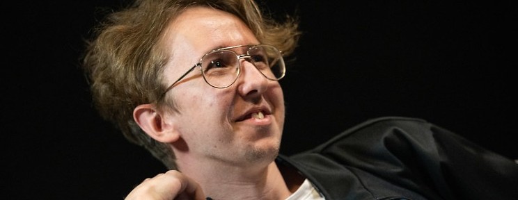 ari о мете в матчмейкинге: «Постоянная драка. Если кто-то в драку не придет — игру закинут» cover